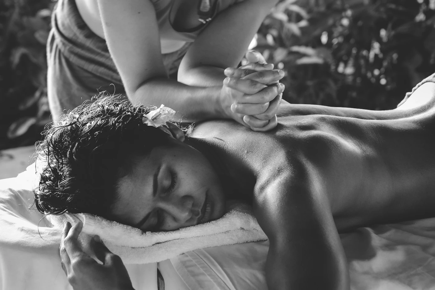 Derin Doku Masajı — Olia Spa