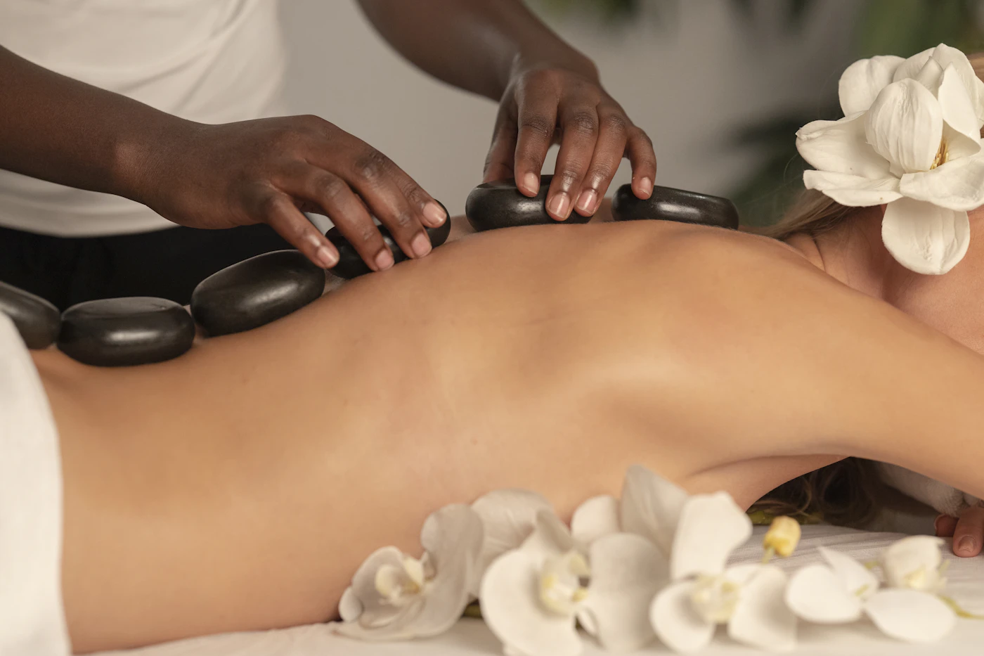 Sıcak Taş Masajı — Olia Spa